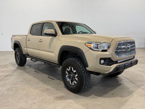 Used 2016 Toyota Tacoma TRD Off-Road w/ Towing Package image 5