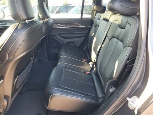 New 2025 Jeep Grand Cherokee Limited image 7