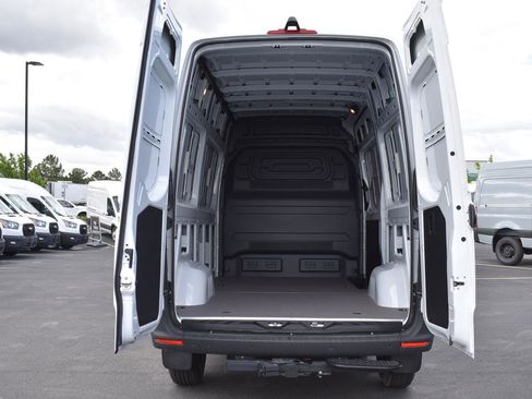 Used 2024 Mercedes-Benz Sprinter 144 Cargo image 5