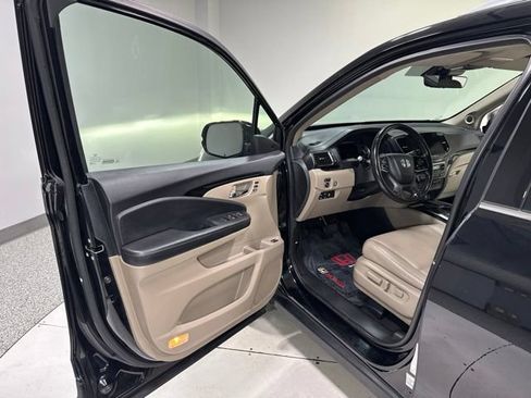 Used 2019 Honda Pilot Touring image 14