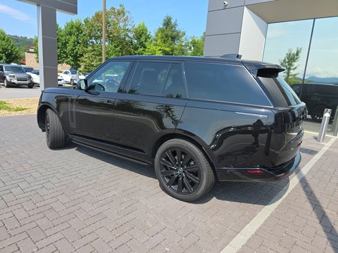 Certified 2025 Land Rover Range Rover SE AWD/4WD image 7
