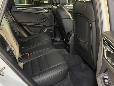 Used 2021 Porsche Macan AWD/4WD image 12