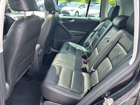 Used 2017 Volkswagen Tiguan Sport FWD image 17