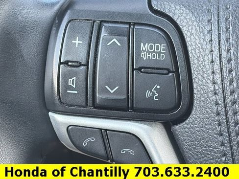Used 2019 Toyota Highlander XLE AWD/4WD image 12