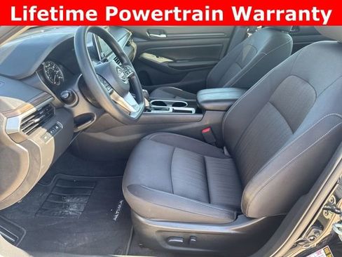 Used 2024 Nissan Altima 2.5 SV image 2