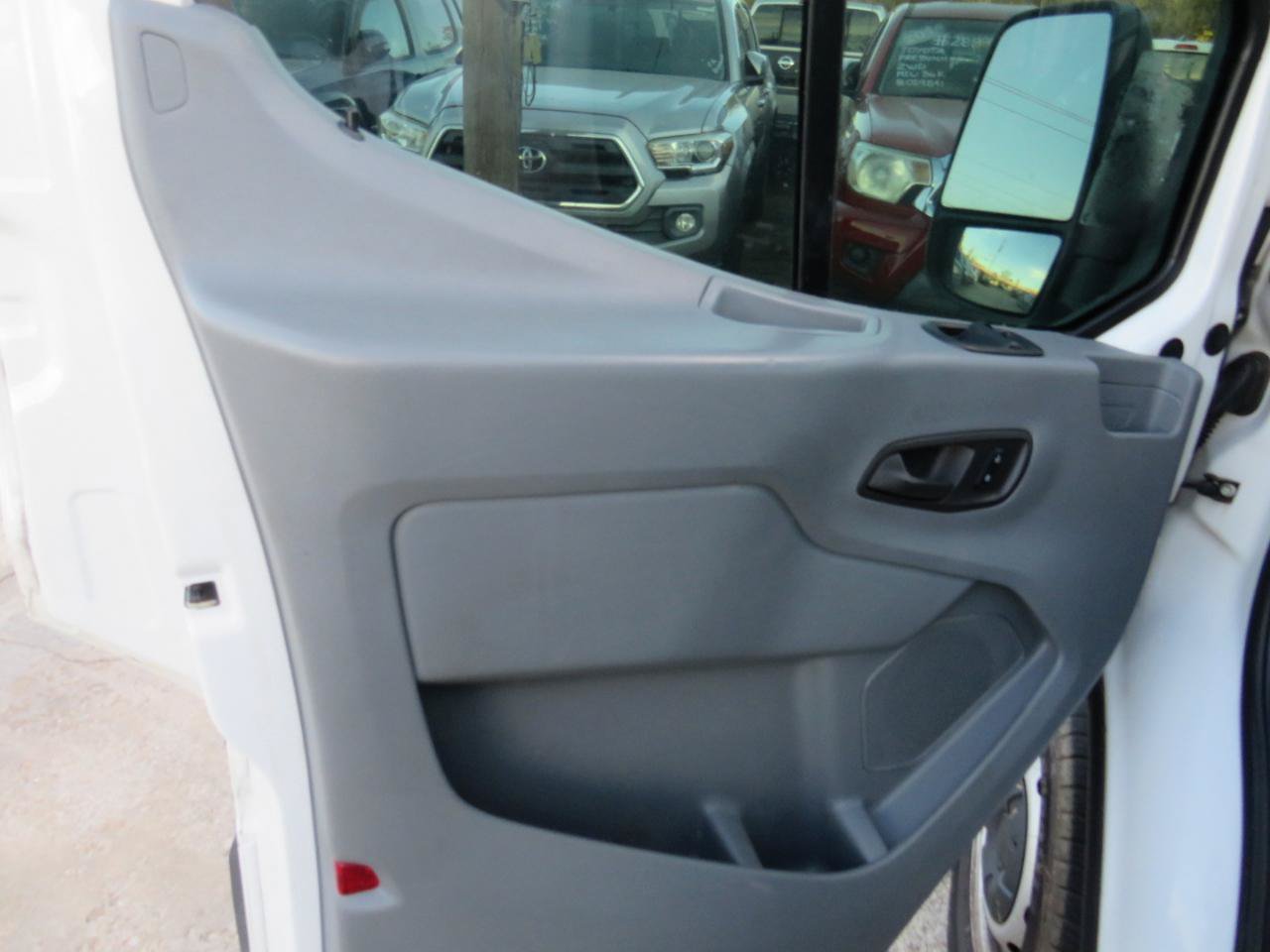 Used 2018 Ford Transit 250 130 Low Roof RWD image 9