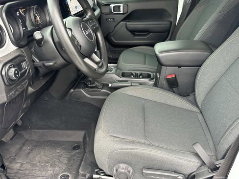 Used 2025 Jeep Gladiator Sport image 17