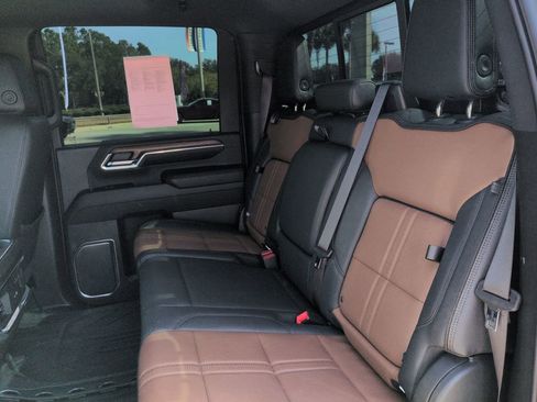 Used 2024 Chevrolet Silverado 2500 High Country w/ Technology Package image 13