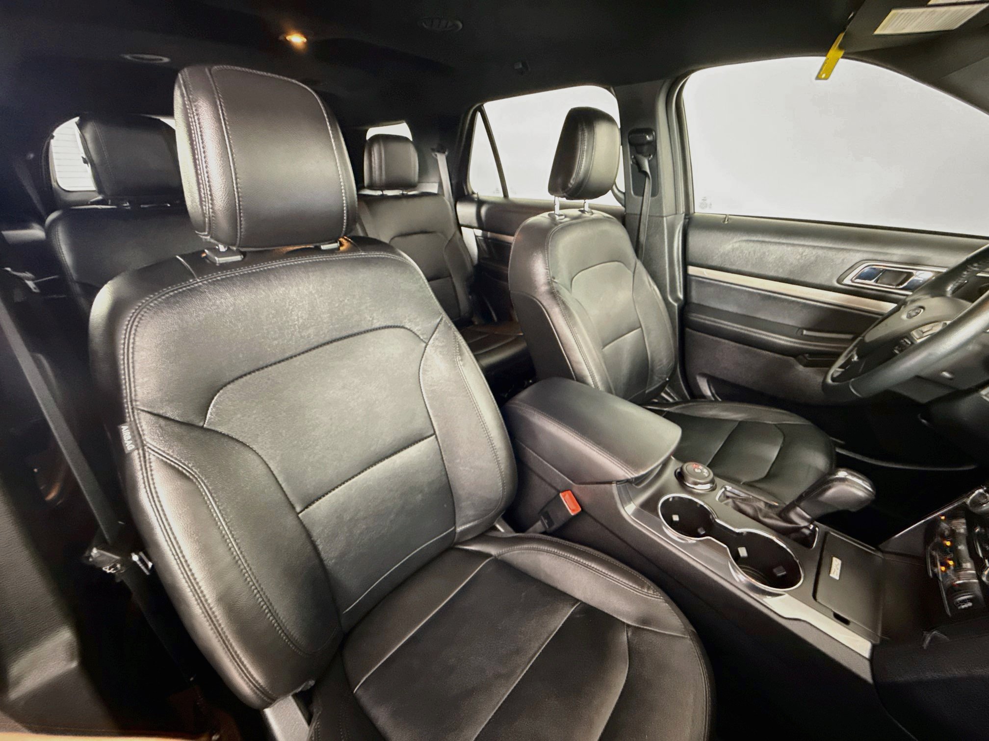 Used 2018 Ford Explorer XLT w/ Equipment Group 202A AWD/4WD image 30