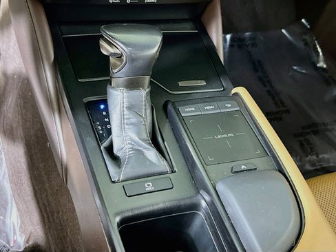 Used 2020 Lexus ES 350 w/ Premium Package FWD image 15