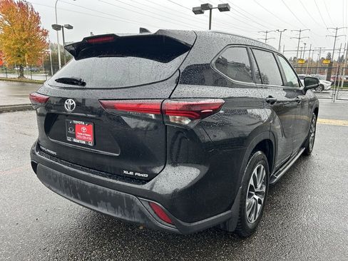 Certified 2024 Toyota Highlander XLE image 5