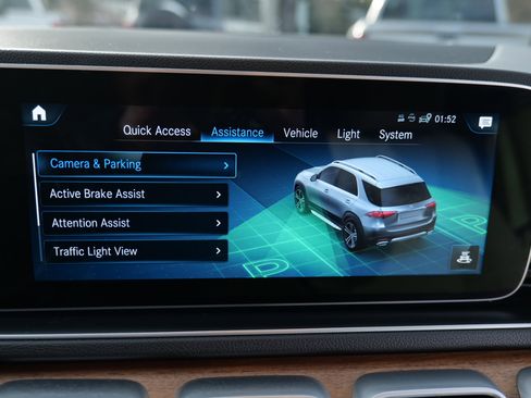 Used 2021 Mercedes-Benz GLE 350 4MATIC w/ AMG Line Exterior image 29