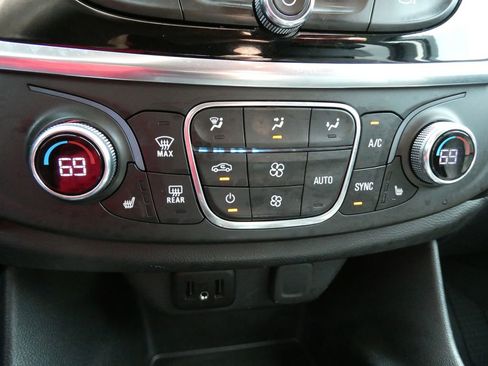 Certified 2021 Chevrolet Traverse LT AWD/4WD image 30