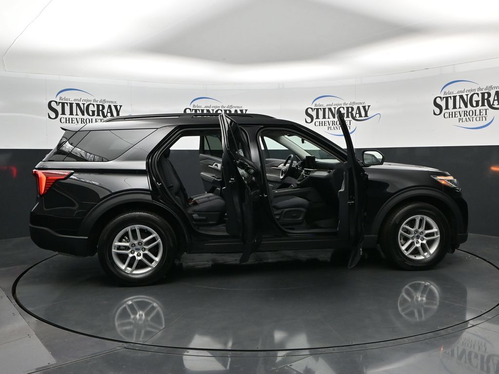 Used 2025 Ford Explorer Active RWD image 45