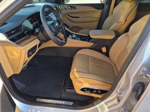 Used 2024 Jeep Grand Cherokee L Summit image 9