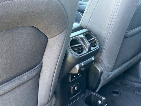 Used 2023 Jeep Gladiator Sport AWD/4WD image 17