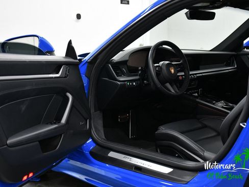 Used 2025 Porsche 911 Carrera RWD image 34