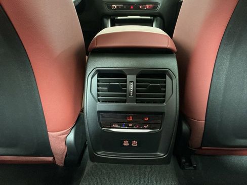 Certified 2025 BMW 330i Sedan w/ Premium Package RWD image 17