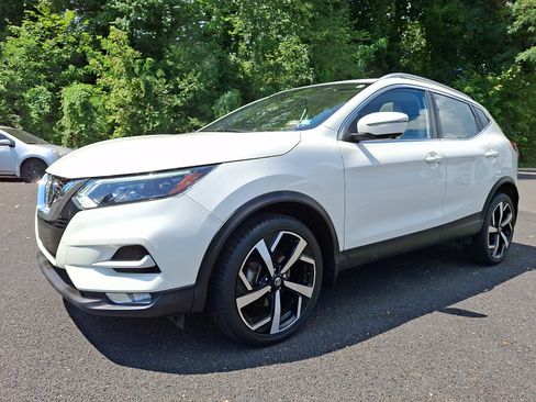 Certified 2022 Nissan Rogue Sport SL w/ Premium Package AWD/4WD image 3