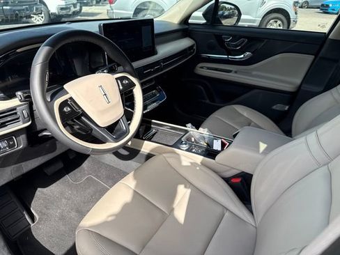 Used 2025 Lincoln Corsair FWD image 10