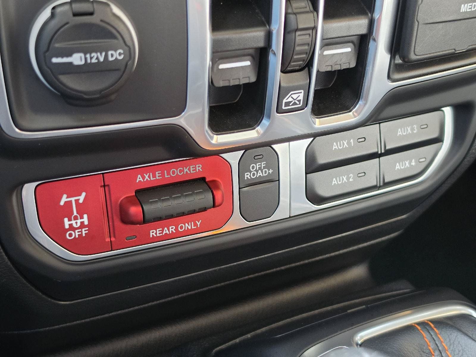 Used 2023 Jeep Gladiator Mojave w/ Cold Weather Group AWD/4WD image 22