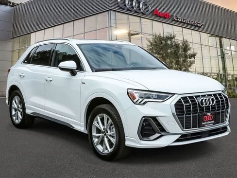 Used 2023 Audi Q3 2.0T Premium w/ Convenience Package AWD/4WD image 3