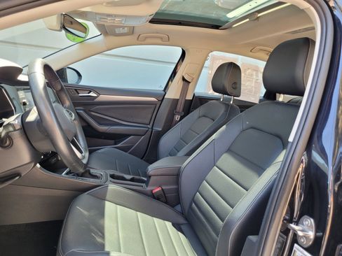 Used 2024 Volkswagen Jetta SE FWD image 11