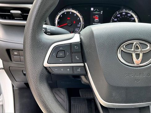 Used 2022 Toyota Highlander L image 10