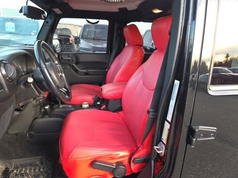 Used 2014 Jeep Wrangler Unlimited Sahara image 8