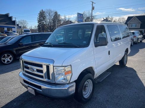 Used 2010 Ford E-350 and Econoline 350 XLT image 2
