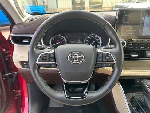 Used 2021 Toyota Highlander Platinum AWD/4WD image 15