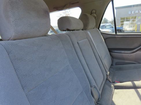 Used 2005 Toyota Sequoia SR5 image 30