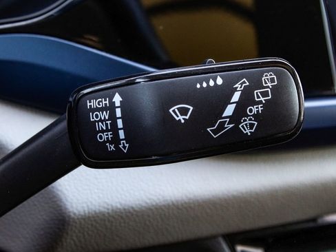 Used 2023 Volkswagen Taos SE w/ Panoramic Sunroof Package image 28