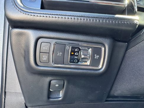 Used 2022 Lincoln Nautilus FWD w/ Premium Package image 30