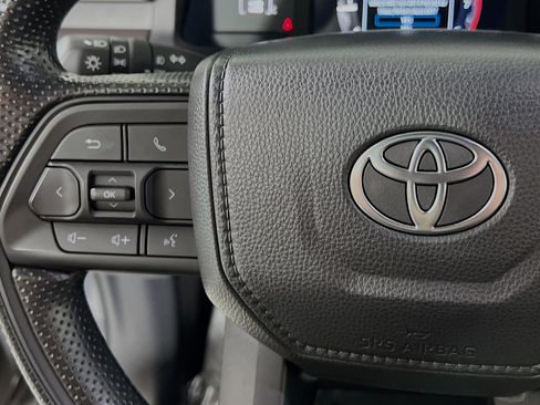 Used 2025 Toyota Tacoma SR5 AWD/4WD image 18