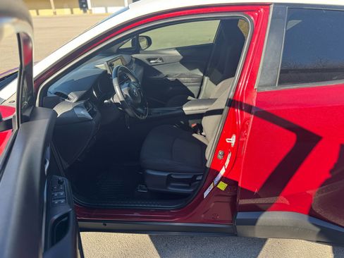 Used 2018 Toyota C-HR XLE image 12