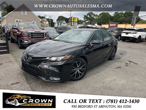 Used 2021 Toyota Camry SE FWD image 1