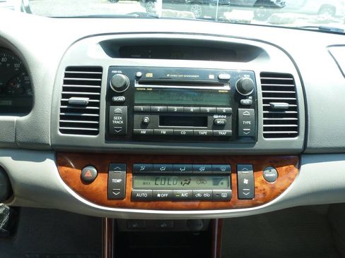 Used 2003 Toyota Camry XLE w/ XLE Premium Plus Pkg FWD image 16