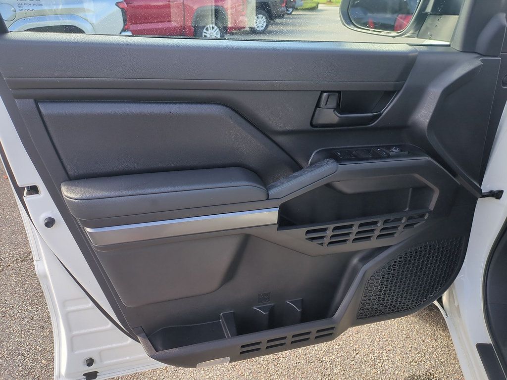 Certified 2025 Toyota Tacoma SR5 AWD/4WD image 12