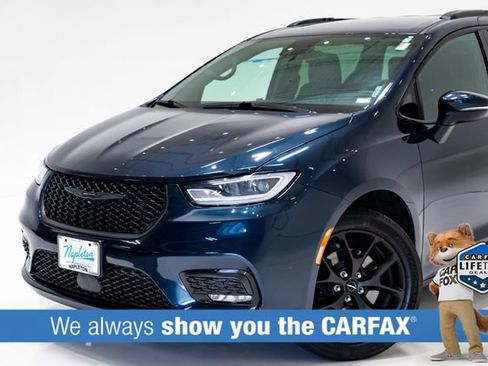 Used 2023 Chrysler Pacifica Touring-L w/ S Appearance Package AWD/4WD image 2