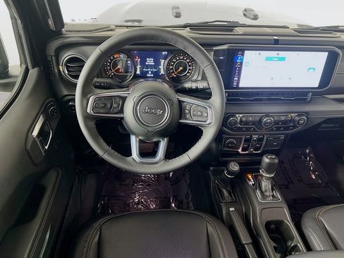 Used 2025 Jeep Wrangler Unlimited Sahara AWD/4WD image 20