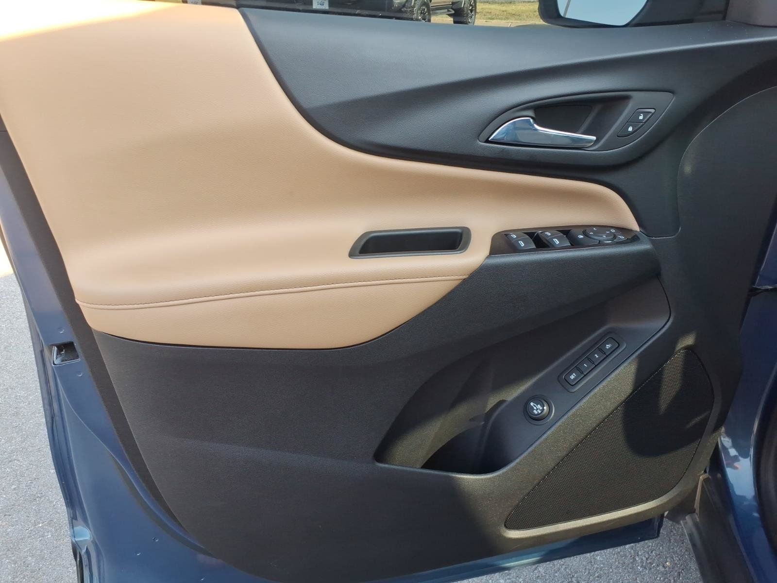Used 2024 Chevrolet Equinox Premier FWD image 12