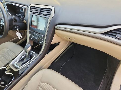 Used 2016 Ford Fusion SE image 26