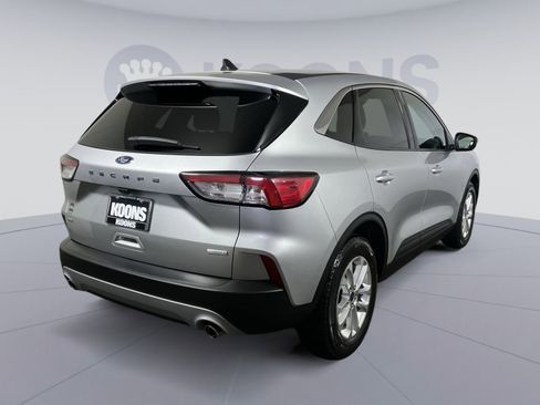 Used 2020 Ford Escape SE image 7