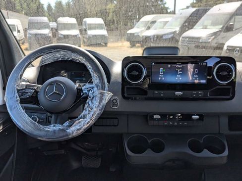 New 2025 Mercedes-Benz Sprinter 2500 image 18