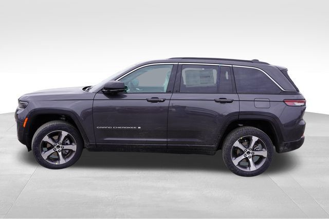 New 2026 Jeep Grand Cherokee Limited w/ Luxury Tech Group II AWD/4WD image 6