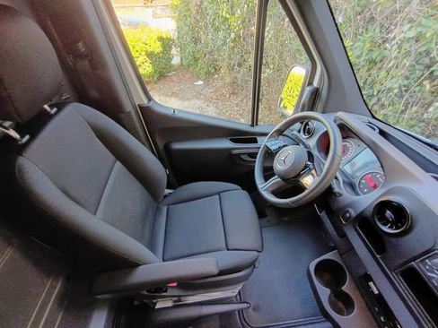 Used 2025 Mercedes-Benz Sprinter 2500 image 48