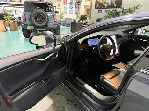 Used 2020 Tesla Model S Long Range Plus image 7