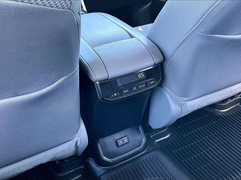 Used 2023 Toyota Highlander LE image 34