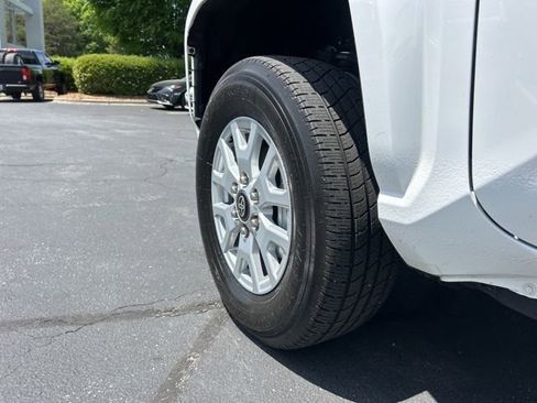 Used 2024 Toyota Tacoma SR5 w/ SR5 Upgrade Package AWD/4WD image 13
